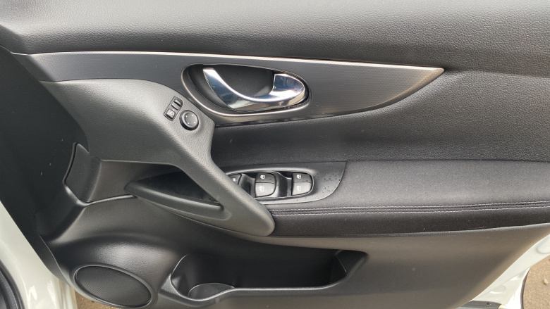 Nissan Qashqai 1.2 DiG-T N-Connecta 5dr Petrol Hatchback